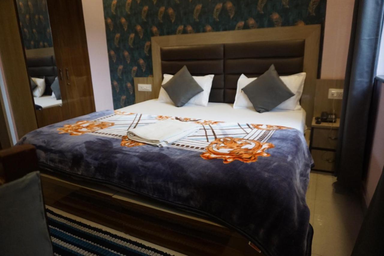 Hotel Kaanha Residency Inn By Shree Krishna Hospitality ริชิเคช ภายนอก รูปภาพ